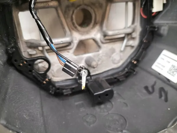 Läder Multifunktionsratt OEM 98453341ZD Peugeot image 7