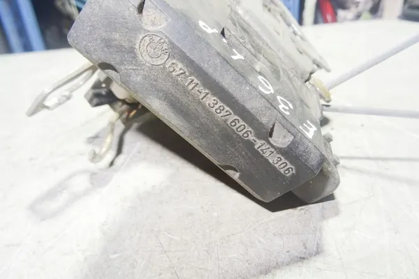 Höger Framdörrslås BMW 3 (E36) 67111387606 image 2