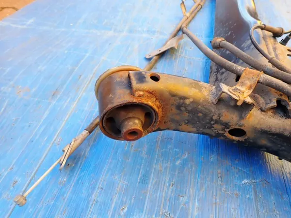 NISSAN MICRA K13 Hinterachsschwinge OEM image 9