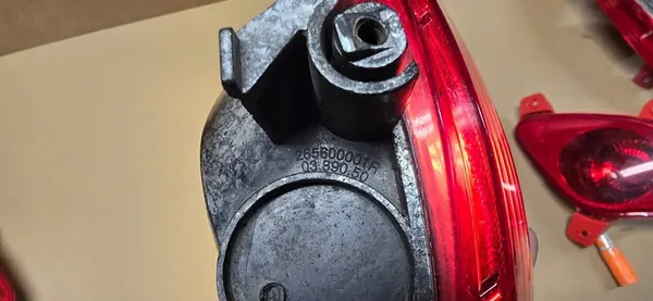 RENAULT LAGUNA III Höger Dimljus Bakre Stötfångare OEM 265600001R image 5