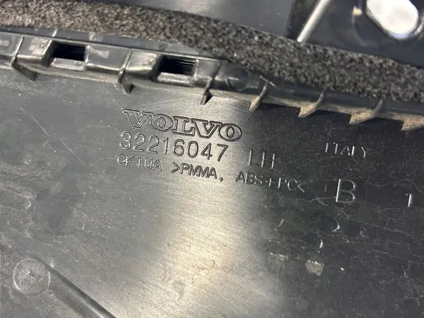 Achterruitrubber linkerzijde OEM 32216047 Volvo image 9