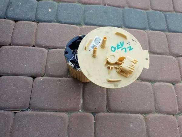 Polttoainepumppu OEM 13596940 Opel Zafira C 170hv image 2