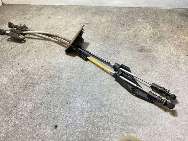 Cable de cambios VW Crafter OEM 7C2711877BK - Usado image 2
