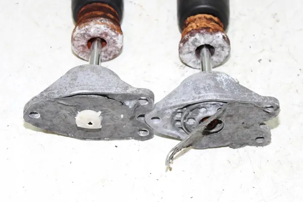 OEM 6791586 Takaiskunvaimennin Pari BMW F30/F20 image 4