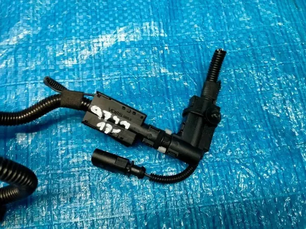 Audi Q7 AdBlue Verwarmingsleiding OEM 4M0131960B image 6