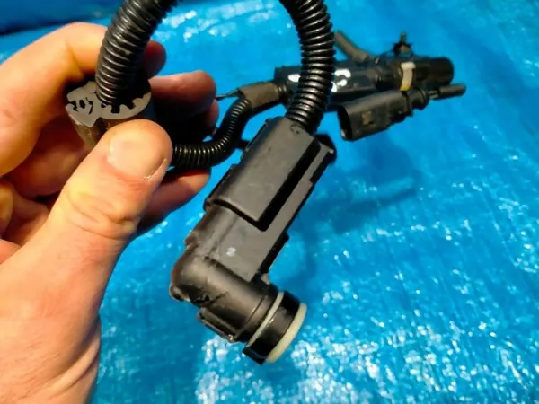 Audi Q7 AdBlue Verwarmingsleiding OEM 4M0131960B image 8