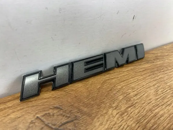 Emblema letra HEMI OEM EMBLEMATHEMI para Dodge Challenger image 3