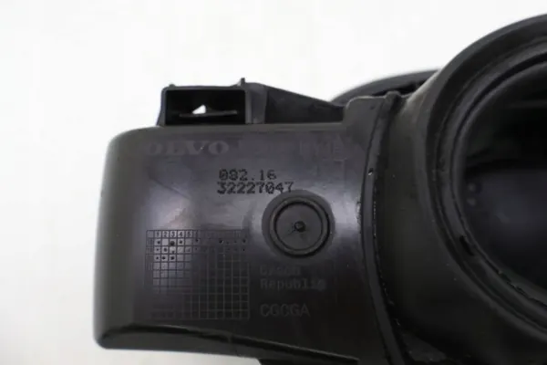 Tapa de combustible Volvo V90 II OEM 1274737611 - Usado image 8