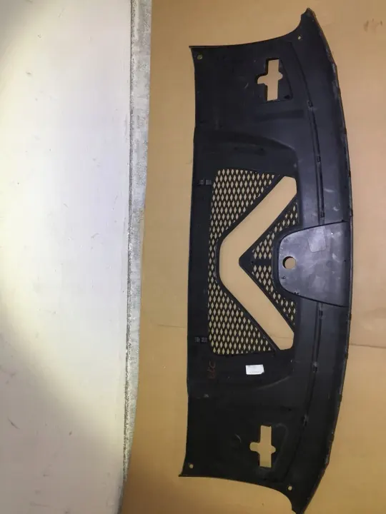 Porsche MACAN etuvyöpeite OEM 95B805806 image 5