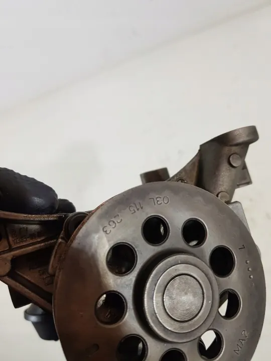 Bomba de óleo usada OEM 03L115105B VW/Audi 2.0 TDI image 8