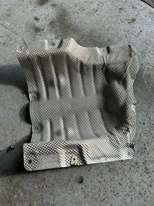 BMW lämpösuoja OEM 7340963 2.0L moottorille image 2