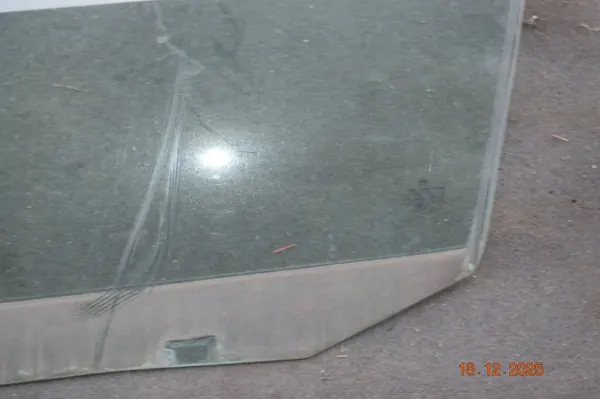 Gebruikt Voorlinker Ruit OEM DOT27M235AS2 image 3