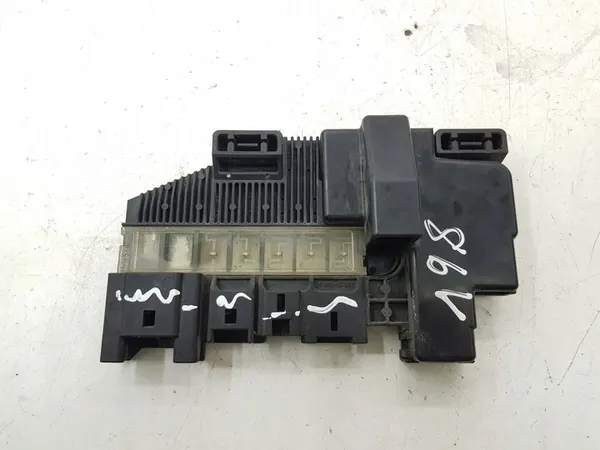 Accu Zekerings/Relais Suzuki Grand Vitara II 2007 image 1