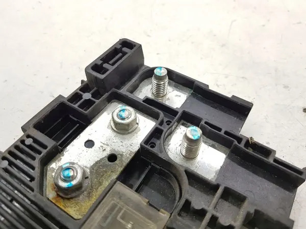 Accu Zekerings/Relais Suzuki Grand Vitara II 2007 image 8