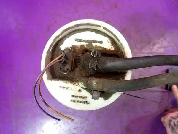 VW Transporter T4 Brandstofniveausensor 701919051J AAB image 3