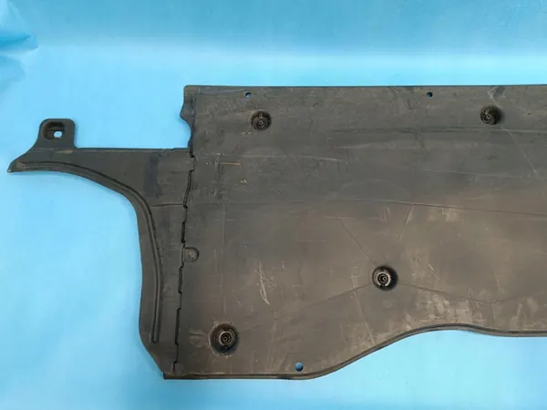 SKODA KAROQ LIFT 1.5 TSI 2023 Höger Underbottenskydd 5WA825102A image 5