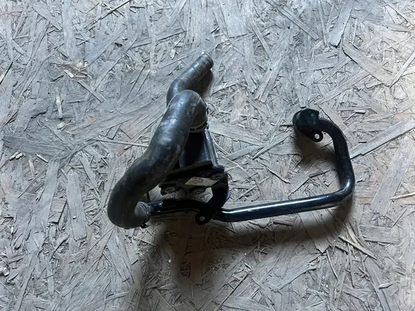 Extra vattenpump Audi Q5 A4 B9 OEM 04L965559A image 2