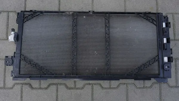 Volvo XC40 Ilmastointijäähdytin Kehyksellä image 2