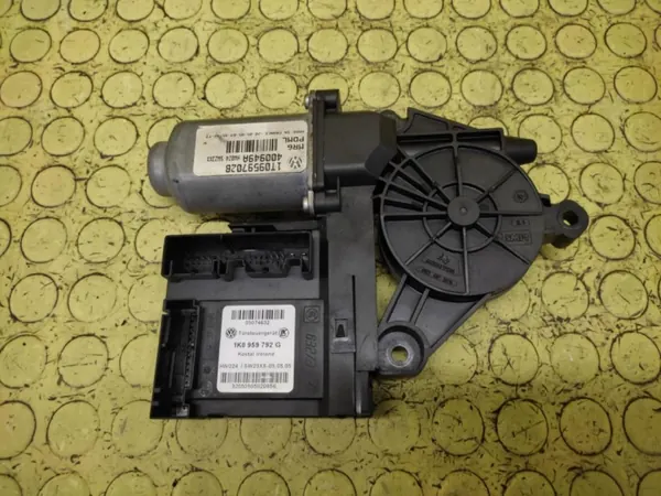 Skoda Octavia II Fönstermotor OEM 1T0959702B Höger fram image 2