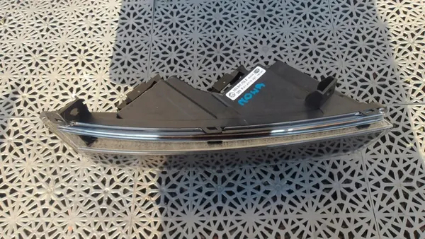 Farol Halógeno Direito Frontal Skoda Octavia III image 2