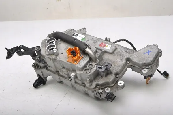 PEUGEOT e-2008 II Inversor image 1