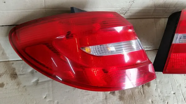 Rechter achterlicht Mercedes W246 B-Klasse A2468200264 image 2