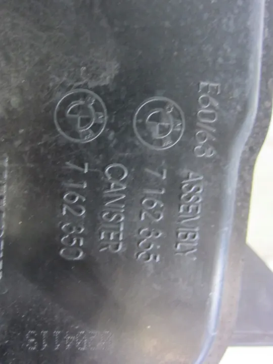 BMW X3 F25 Aktivkohlefiltergehäuse OEM 7216548 image 3
