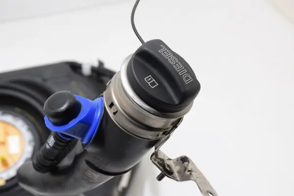 BMW OEM 9469496 Bränslepump Diesel B47 B57 image 8