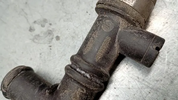 Tubería de agua OE 4E0819163B Audi A8 D3 02-09R 3.0 TDI image 5