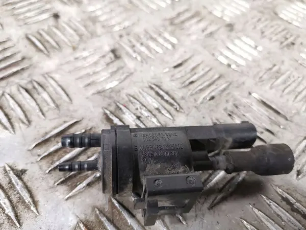 Infiniti Q50 Kraftstoffdampfventil OEM FBZ14070 image 3