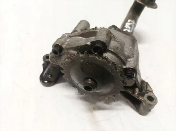 Öljypumppu OEM 038115105c Skoda Octavia 1.9L image 3