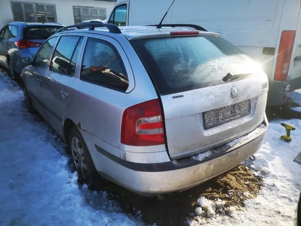 Öljypumppu OEM 038115105c Skoda Octavia 1.9L image 8