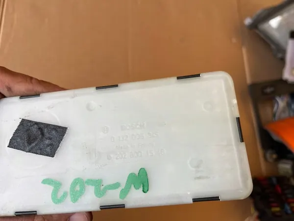 Bomba de fecho central OEM 0132006345 para Mercedes W202 image 3