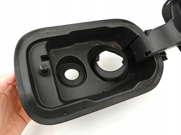 BMW G30 Tankklappe OEM 7391833 - Gebraucht image 4