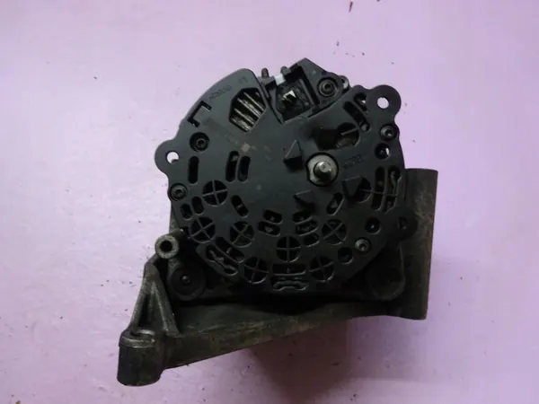 VW Touareg 2.5 TDI Vaihtovirtageneraattori 070903143C image 5