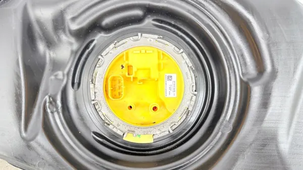 BMW Brandstoftank OEM 7473447 7449036 59L Gebruikt image 3