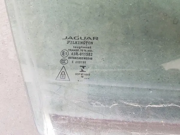Jaguar XE fram höger dörrglas OEM T4N3102 image 3