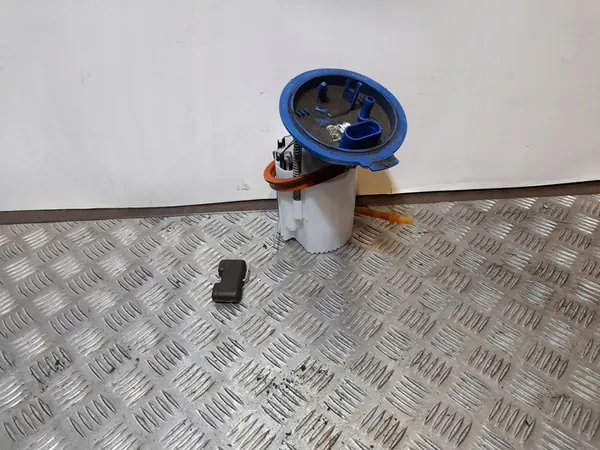 AUDI A3 8V Sedan Brandstofpomp 1.8 TFSI - Gebruikt image 3