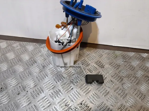 AUDI A3 8V Sedan Brandstofpomp 1.8 TFSI - Gebruikt image 4