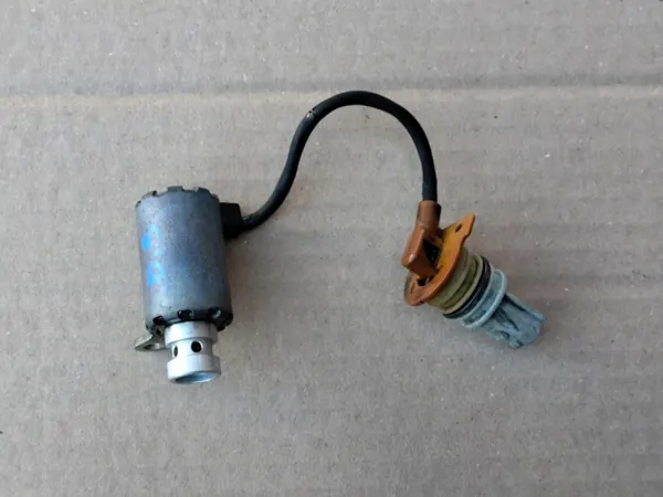 Sensor de válvula de bomba de aceite OEM 152412073R C - Renault image 2