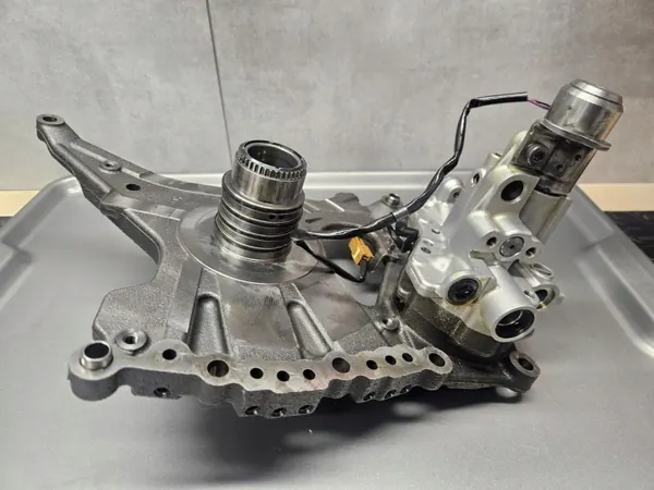 Pompe à huile moyeu VOLVO AISIN AWF8G45 d'occasion image 2