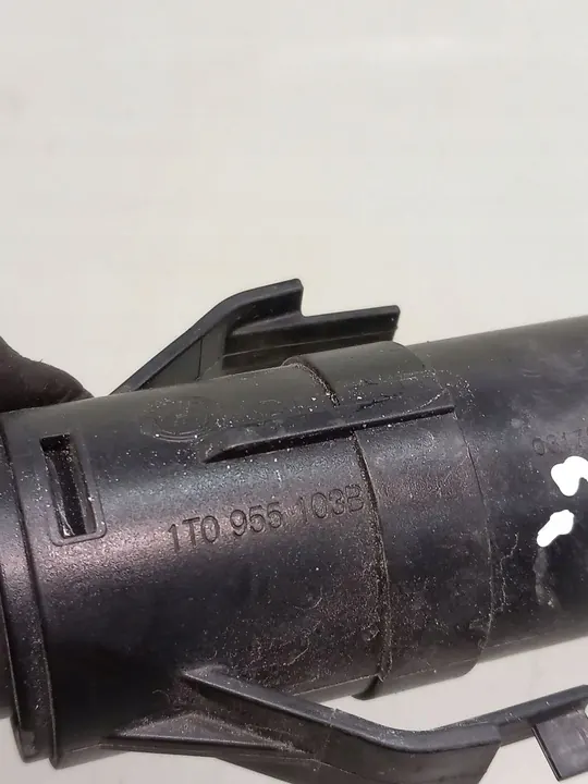 VW Touran Caddy Lift 10- Left Headlight Washer 1T0955103B image 3