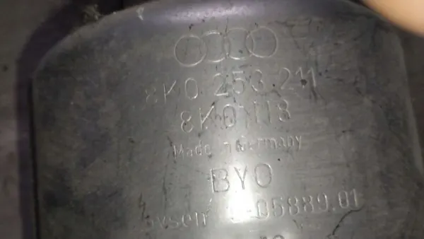 Audi Q5 2.0 TDI Uitlaat Demper OEM 8K0253211 image 6