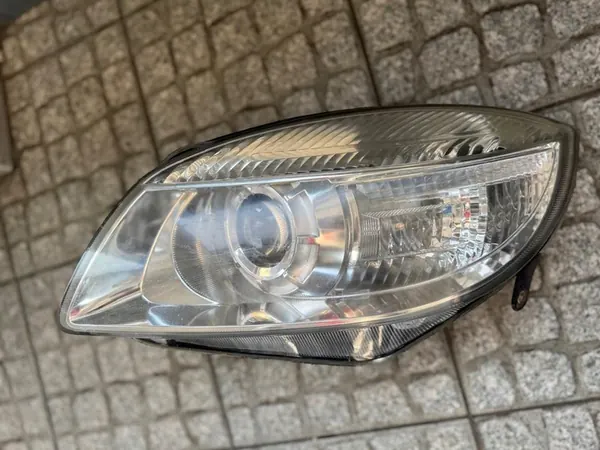 Farol esquerdo para Skoda Fabia II pré-facelift image 3