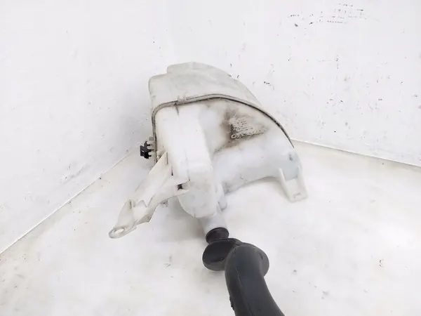 Volvo S60 2017 Tuulilasinpesunestesäiliö OEM 31416283 image 2