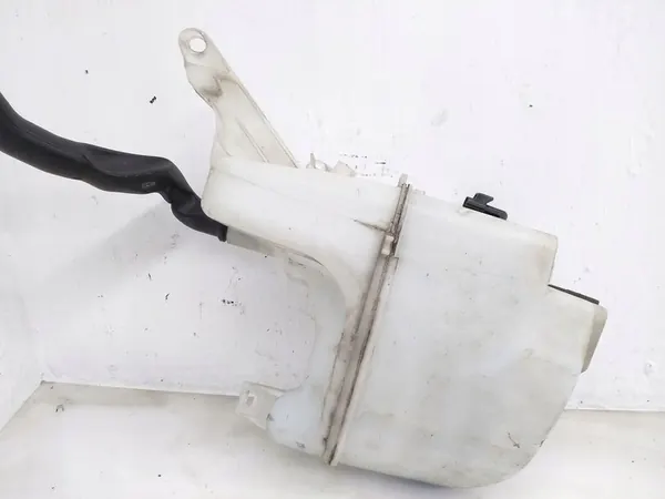 Volvo S60 2017 Tuulilasinpesunestesäiliö OEM 31416283 image 5