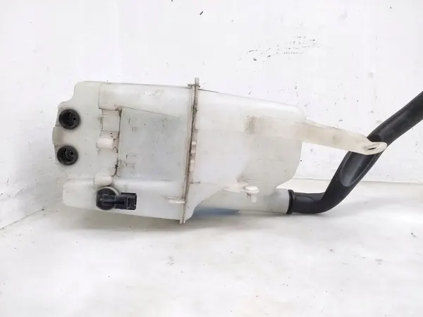 Volvo S60 2017 Tuulilasinpesunestesäiliö OEM 31416283 image 6