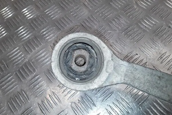 Braccio di controllo anteriore sinistro VW PASSAT B5 4D0407155P image 4