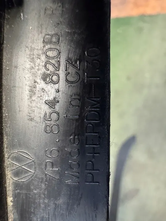 VW Touareg II 7P 2010+ Oikea takalokasuoja 7P6854820B image 2