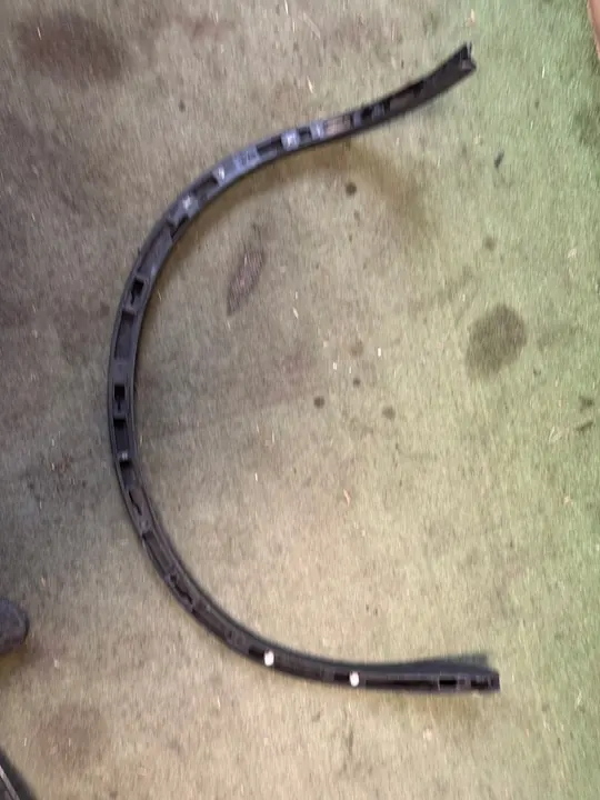 VW Touareg II 7P 2010+ Oikea takalokasuoja 7P6854820B image 3